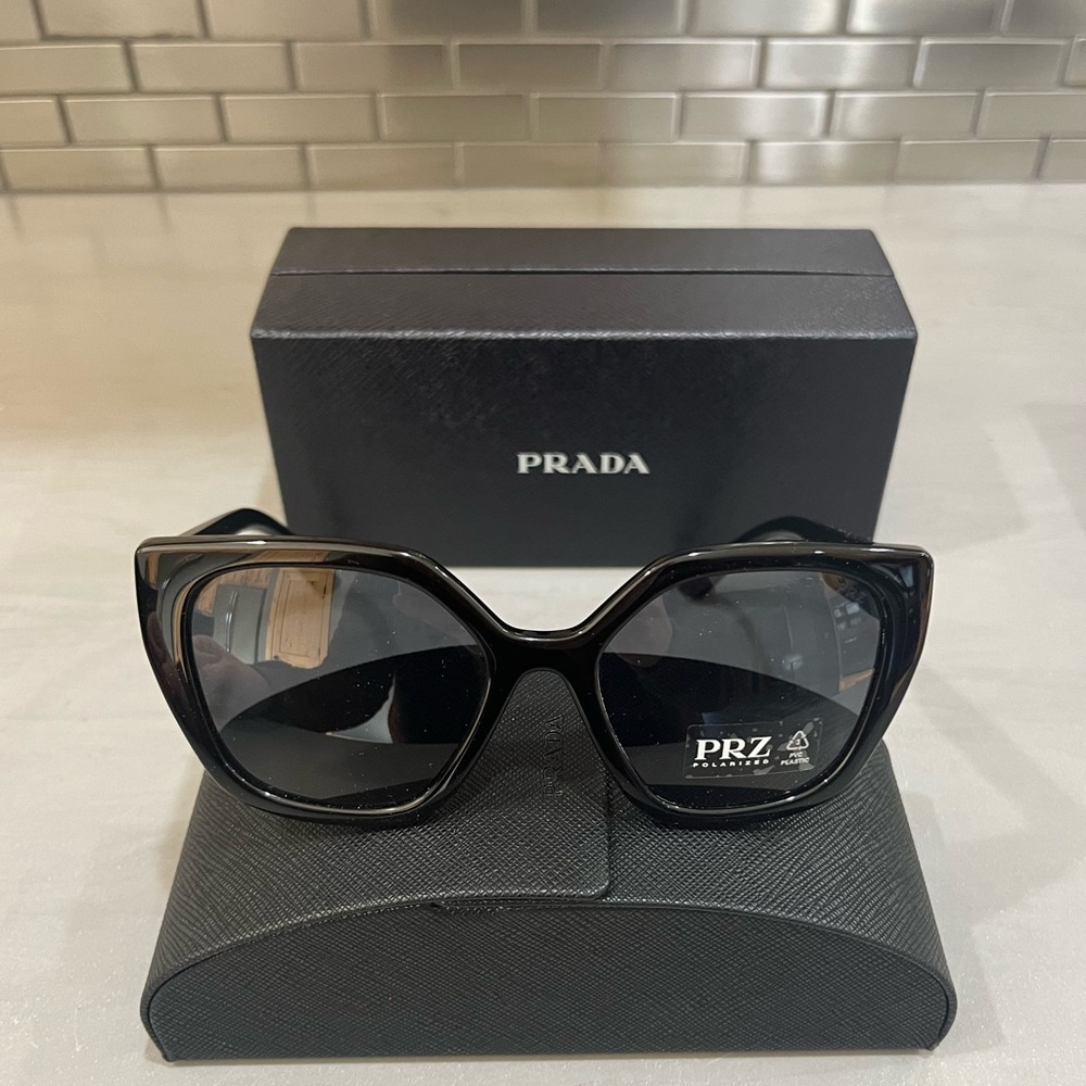 NEW Prada Oversized Square Sunglasses - Black